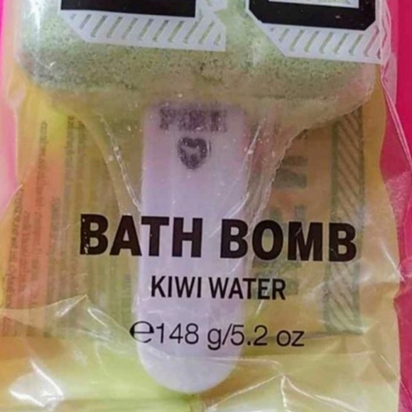 NWT (2) (Sealed in Packages) PINK Victoria's Secret Bath Bombs - Picture 5 of 9